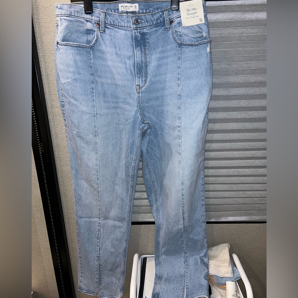 NWT Abercrombie and Fitch Curve Love 90’s jeans